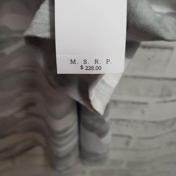 Tahari top   - Picture 3 of 4